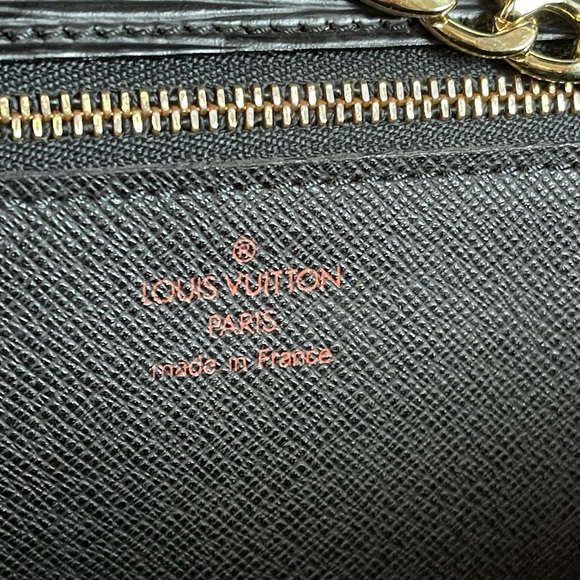 #20 LOUIS VUITTON EPI LEATHER CLUTCH/CROSSBODY BAG - Picture 13 of 15